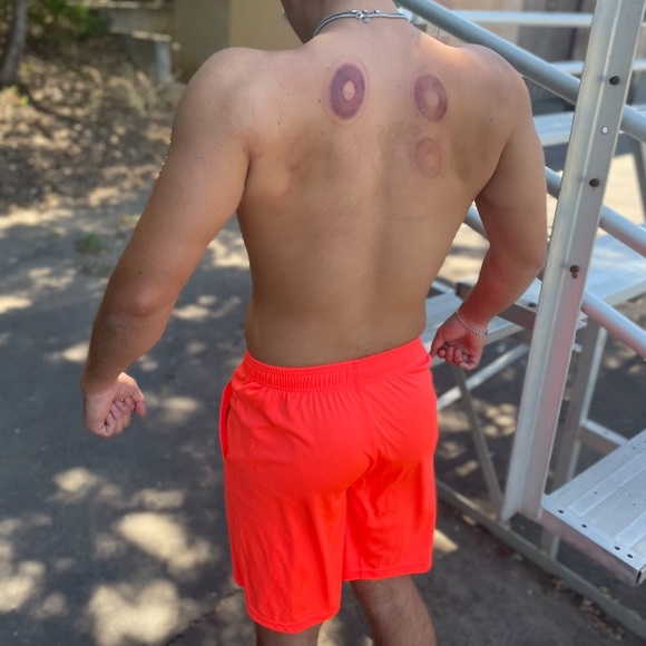 UNDER ARMOUR MEN NEON ORANGE SHORTS WORKOUT SPORT TRAINING RUNNING TECH GRAPHICS - Picture 16 of 17